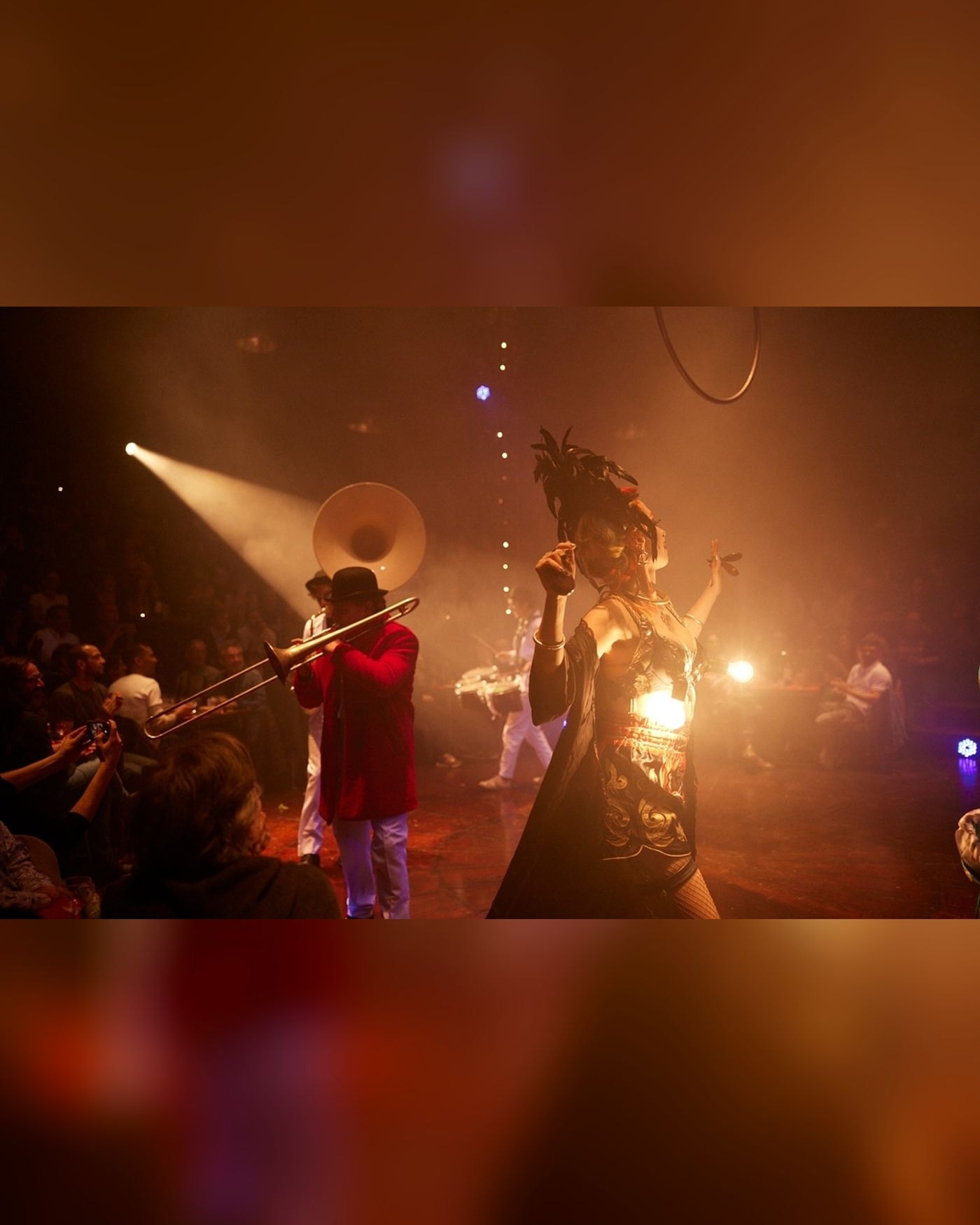 Le spectacle « Fanfare » au Cirque Électrique