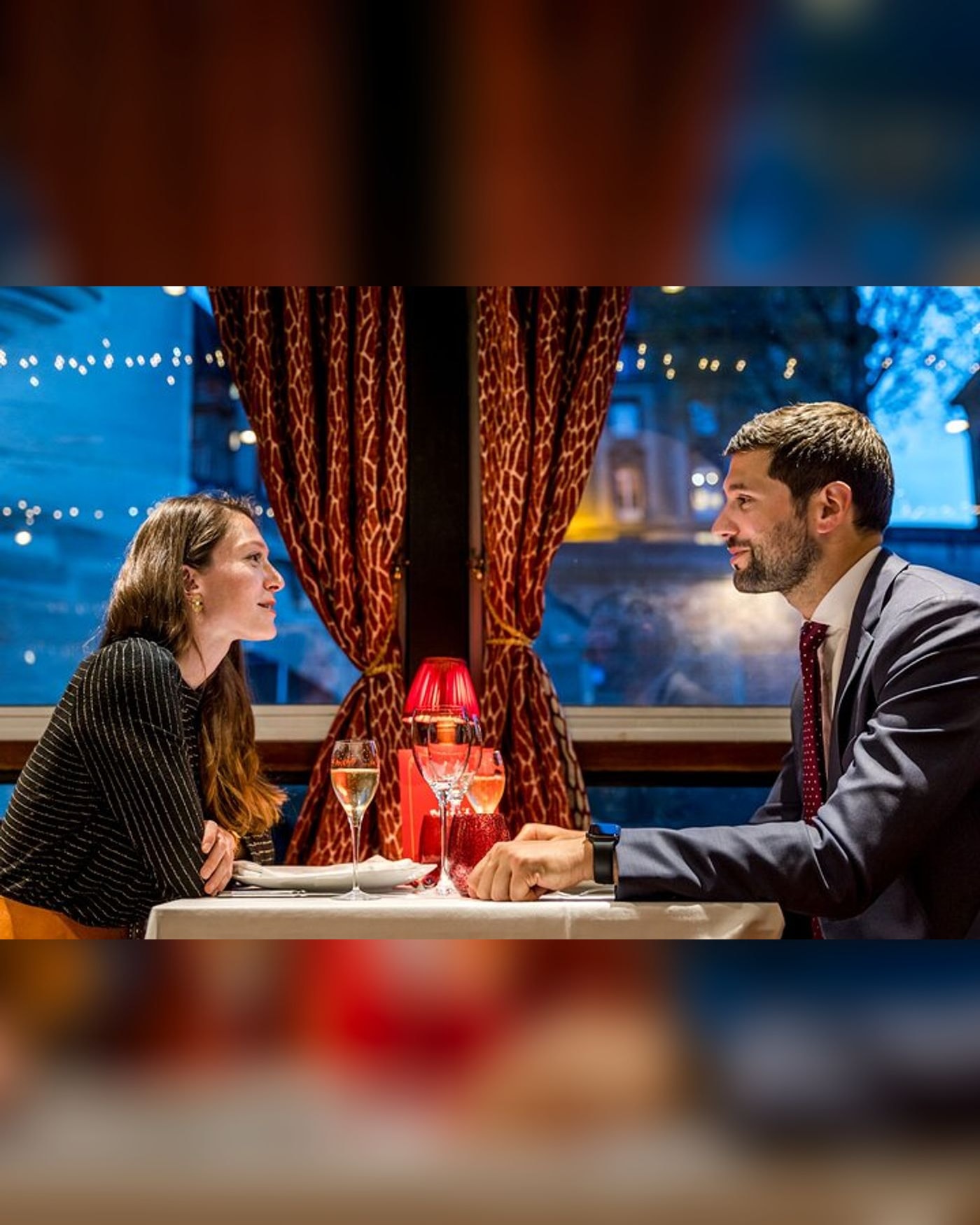 Affiche de Maxim’s sur Seine : dîner-croisière avec musique