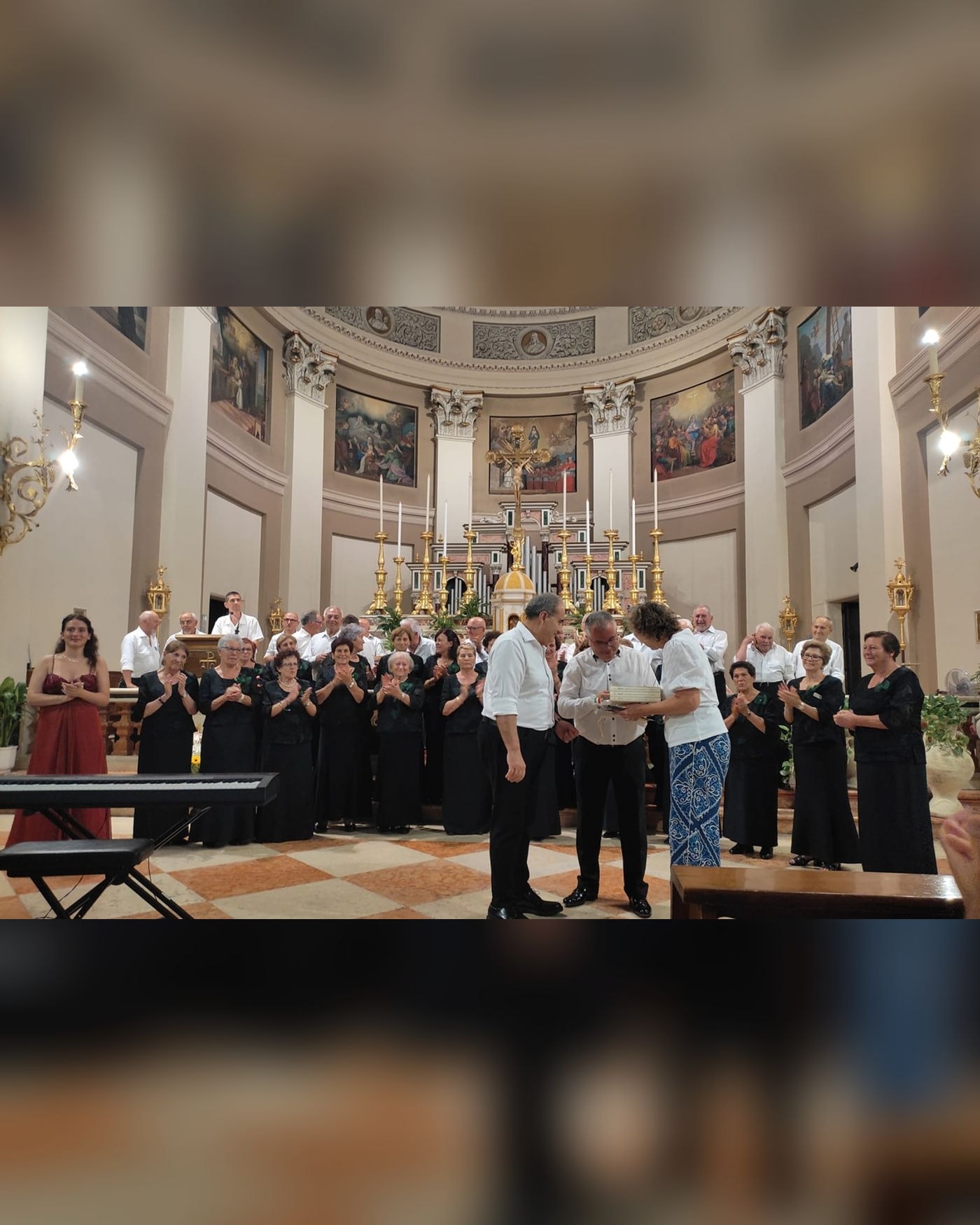 Messe chantée dans l'église de la Madeleine : Chorale « San Mamede de Zamáns » et Chorale « Atlántida de Matamá » - Vigo, Espagne