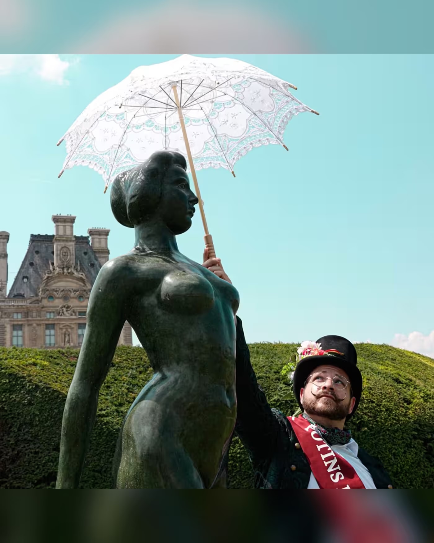 Montmartre est une fête, paillettes et pénombre