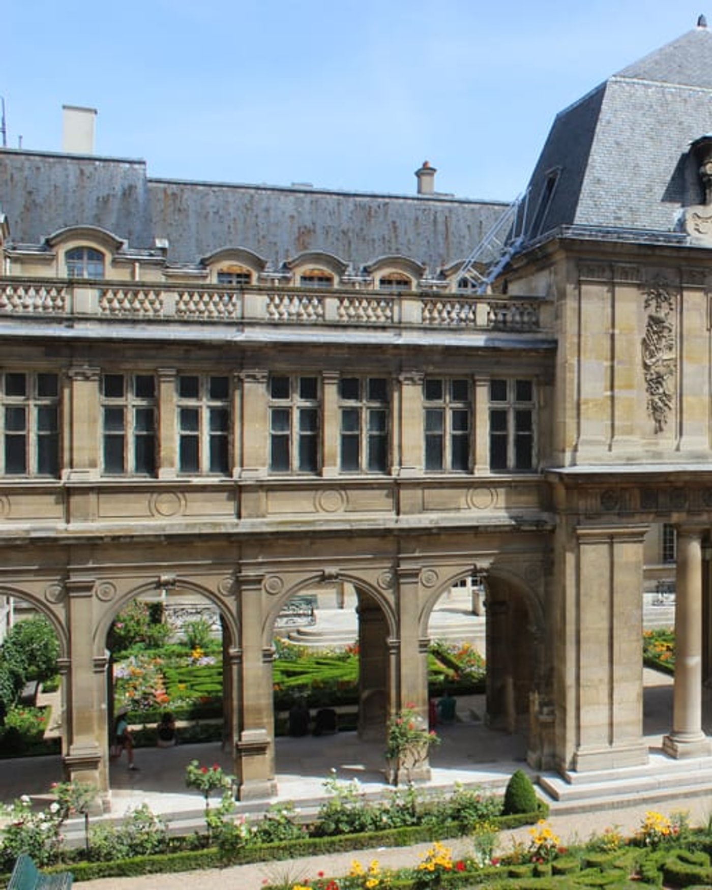 Paris à l'arraché. Jacques Villeglé et l'art urbain