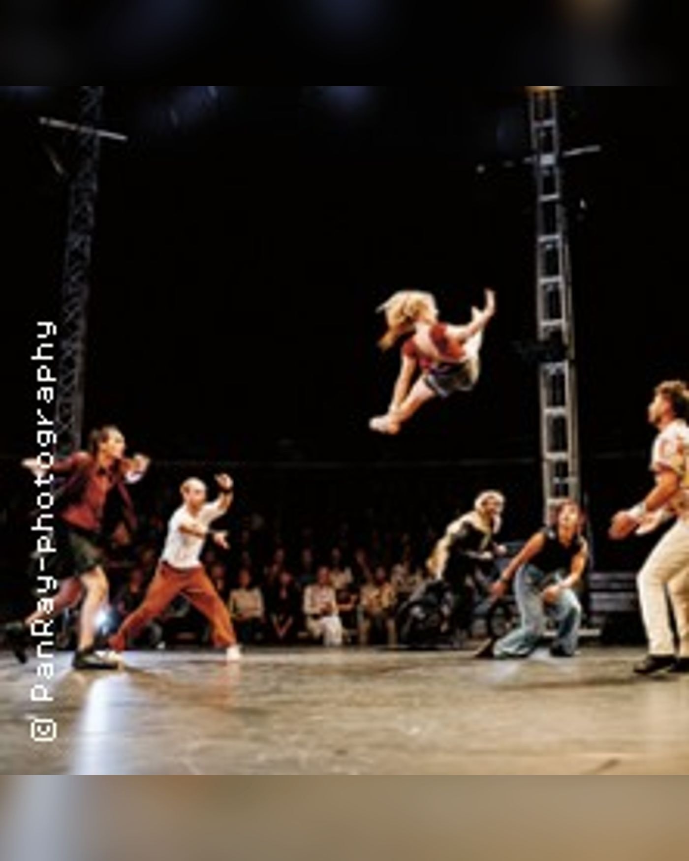 Affiche du spectacle Foutoir Célèste, Chapiteau au Carre Senart