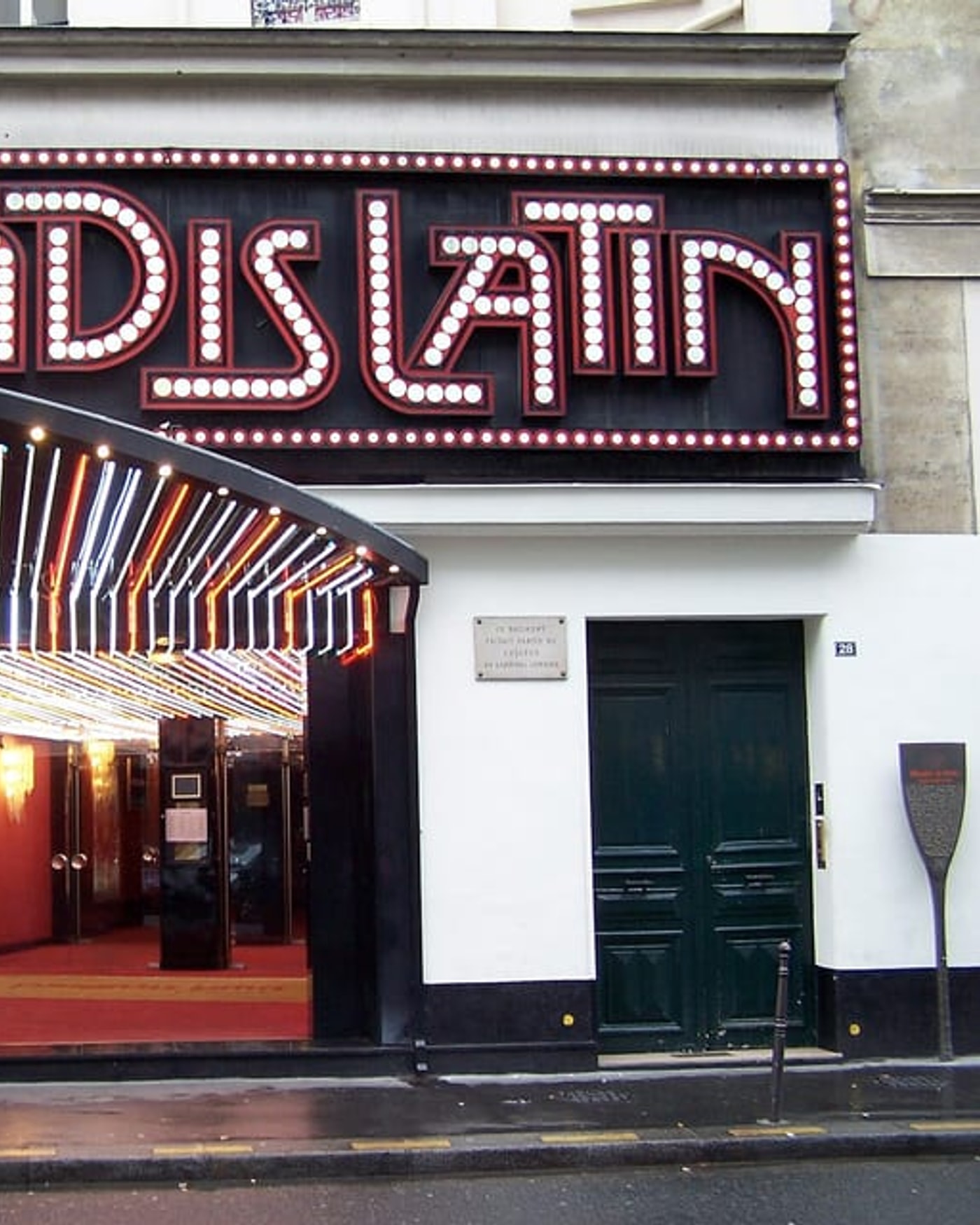 Affiche du spectacle Revue Seule — L'Oiseau Paradis, Paradis Latin