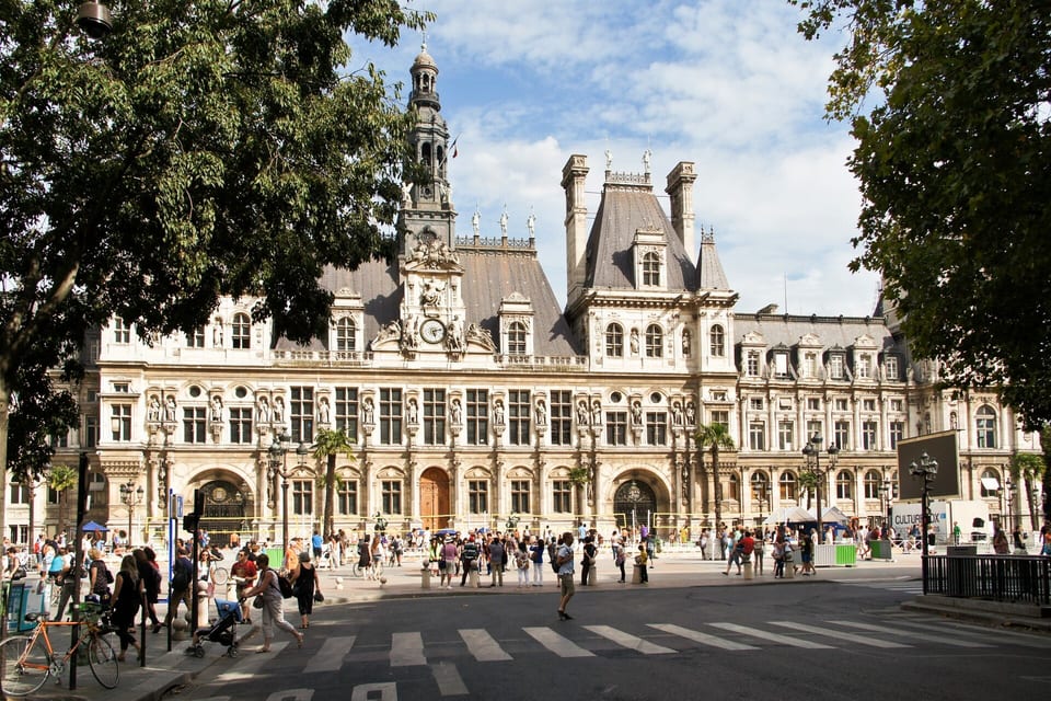 Parvis de l'Hôtel de Ville