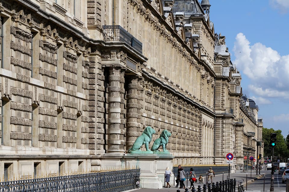 Porte des Lions du Louvre - Paris