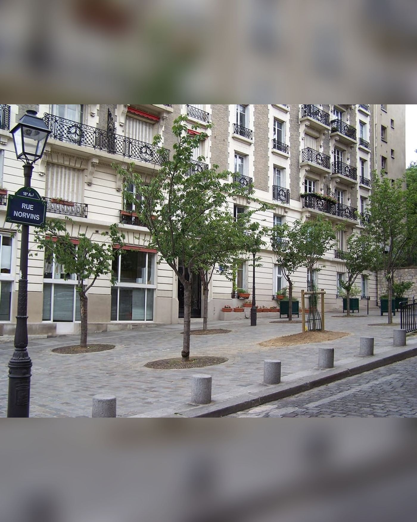 Affiche de l’Aufführung Enquete A Montmartre, Place Marcel Ayme