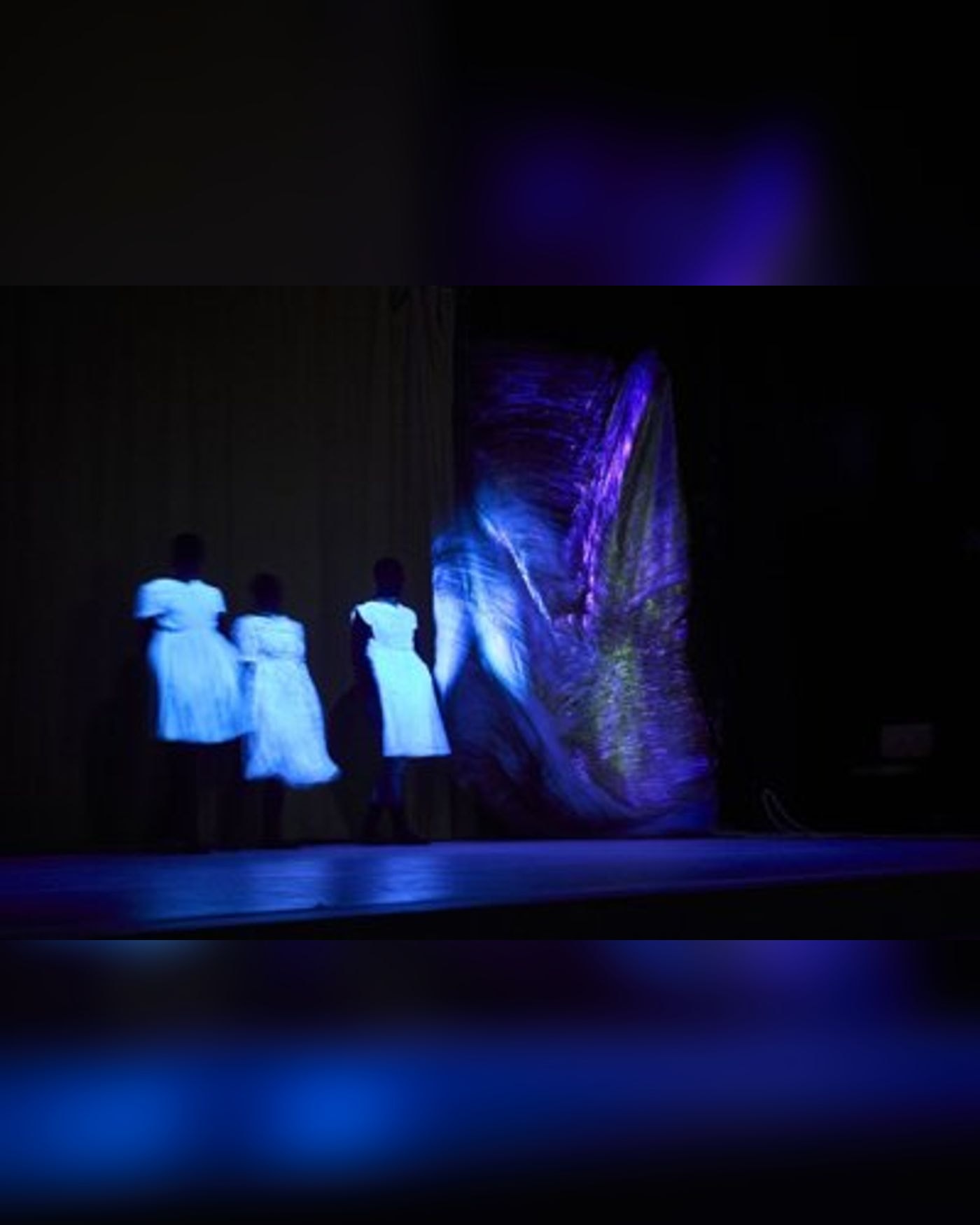 Cartel del espectáculo Monster Parade - Compagnie Nathalie Béasse, Théâtre Louis Aragon
