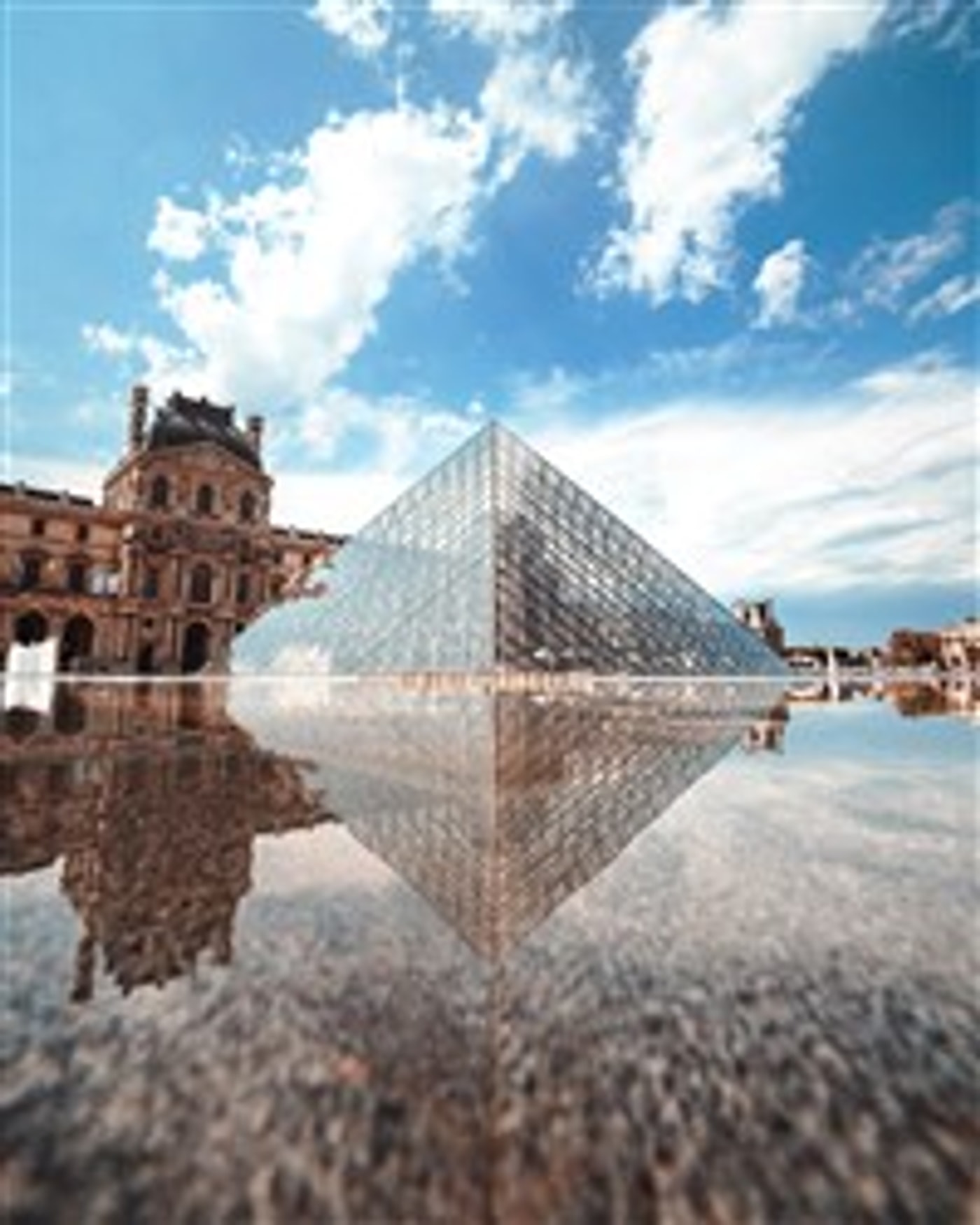 Visuel de l’esperienza Le Louvre : un jeu de piste en autonomie à télécharger, Métro Louvre-Rivoli