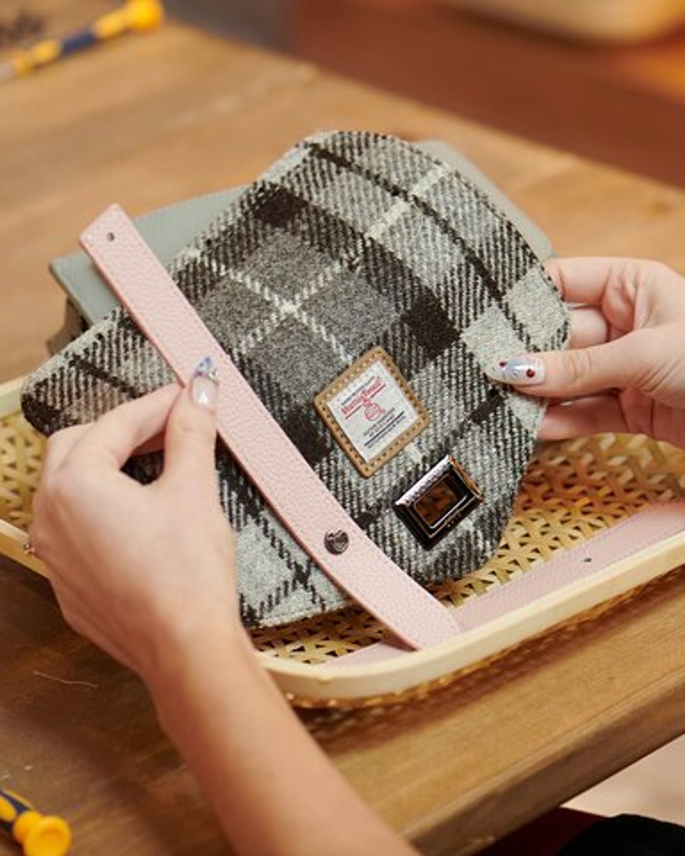 Visuel du lieu Islander Harris Tweed® Mini Satchel Making Workshop, Edinburgh · adresse après réservation